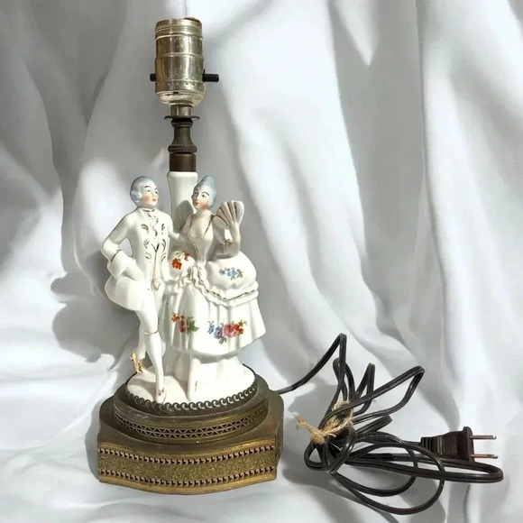 Vintage 1940s German Porcelain Parlor Figurine Brass Lamp - Picture 2 of 5